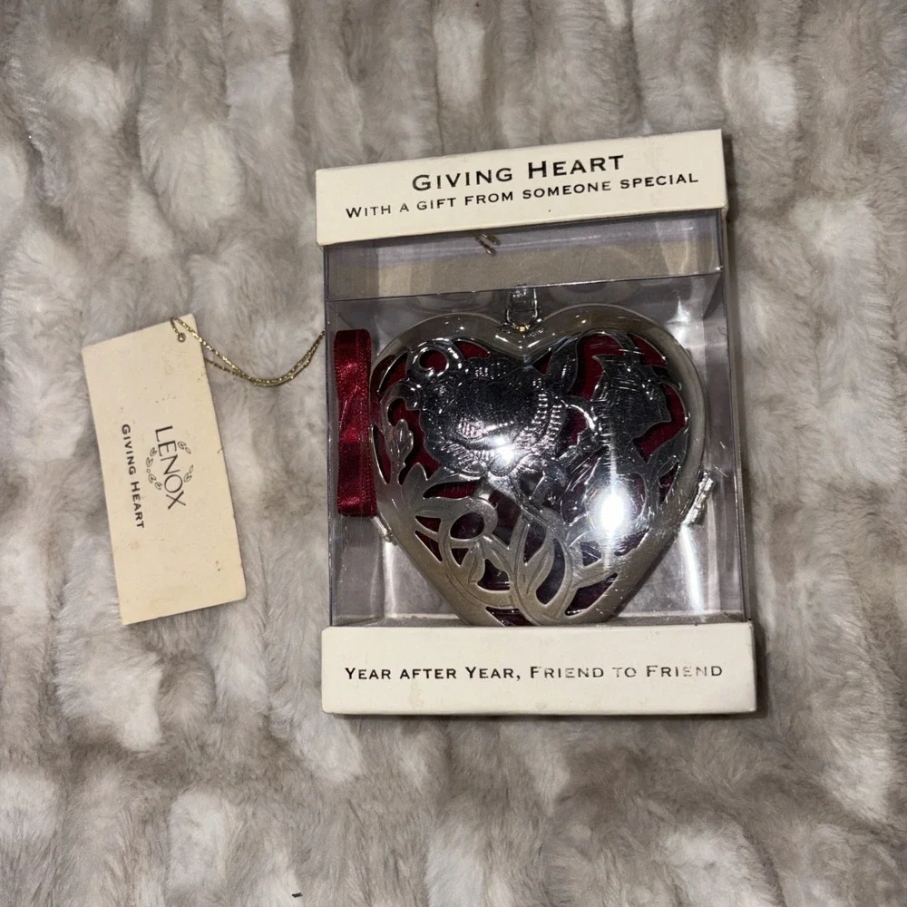 Lenox Wedding Promises Friendship Giving Heart Heart Silverplated Ornament NIB